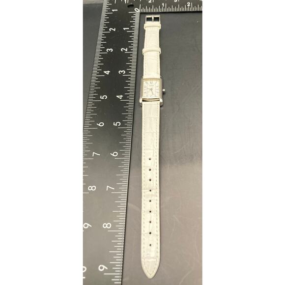 Timex Womens Petite Watch 18mm with New Battery - Adjustable Leather Band - Picture 9 of 10